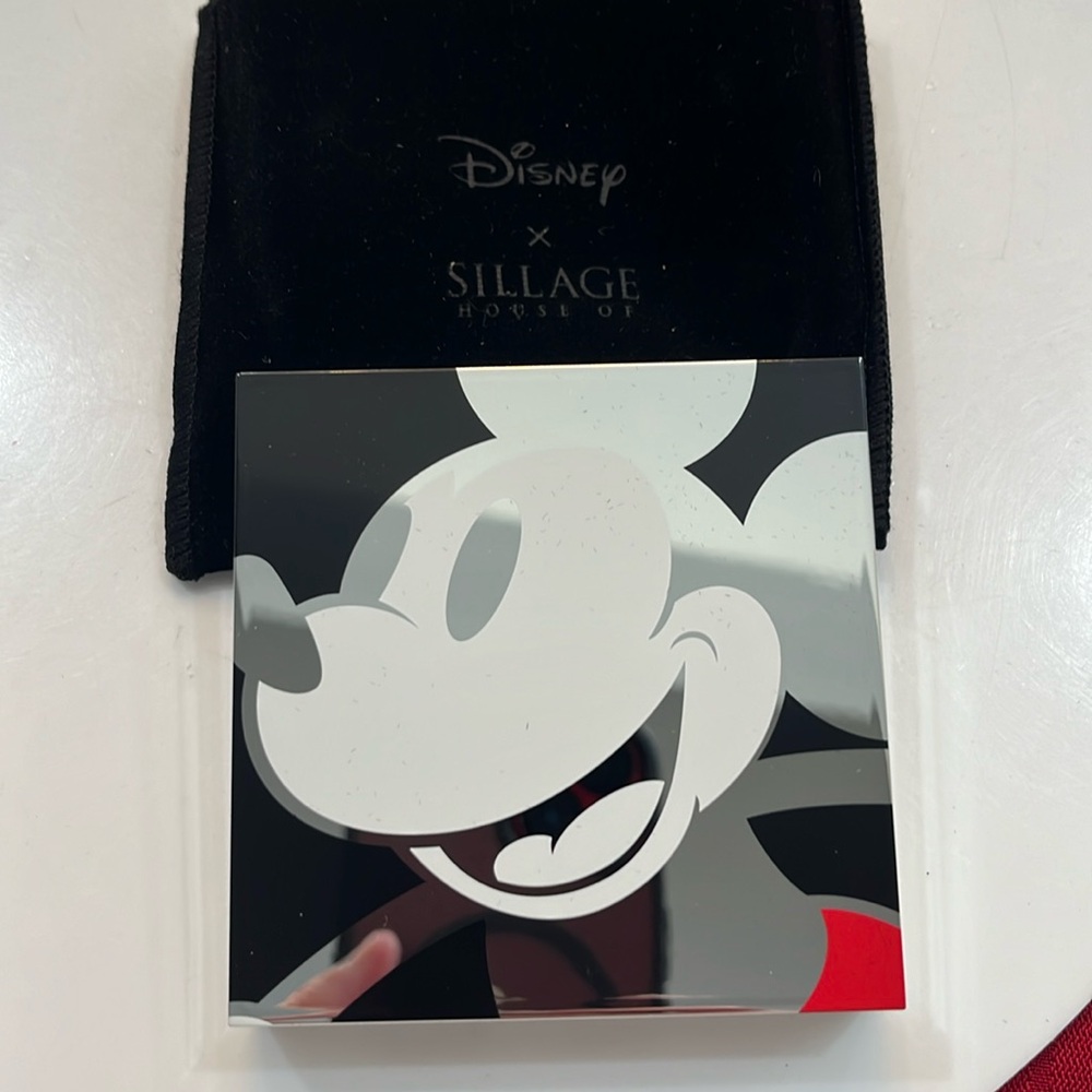 DISNEY HOUSE OF SILLIAGE COMPLEXION DUO SILVER MIRROR CASE/Velvet pouchBRAND NEW